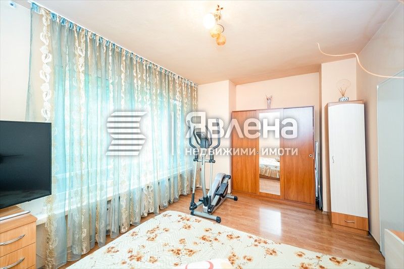 3–стаен апартамент кв.Изток