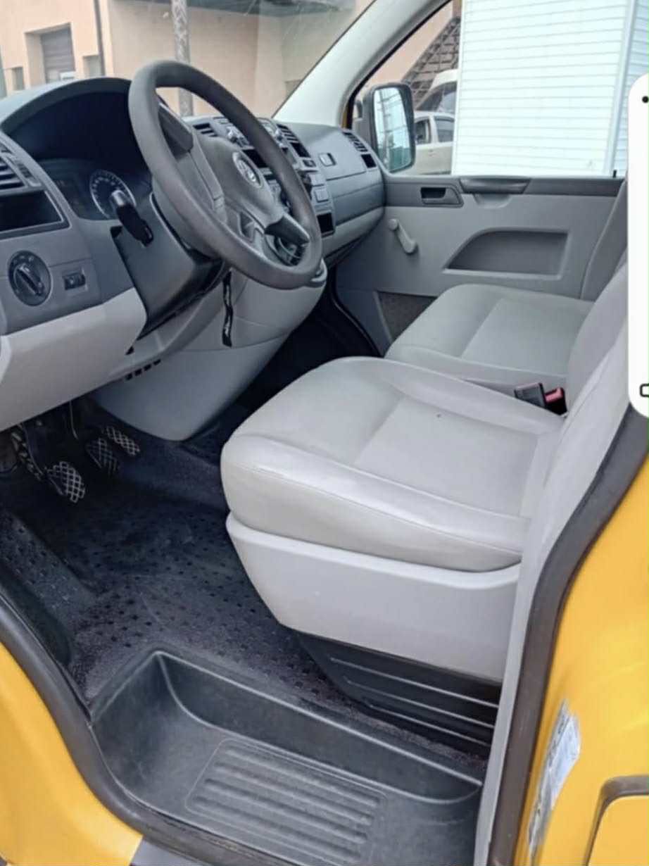 Volkswagen T5  2011