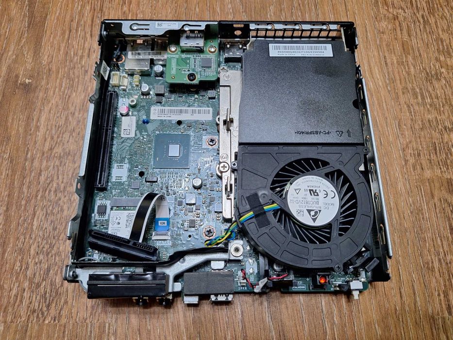 Mini PC Lenovo ThinkCentre M720q Tiny i5-9500T 16GbRAM/240GbSSD - WiFi