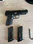 CO2 airsoft пистолет Cybergun FN Five-Seven с два пълнителя