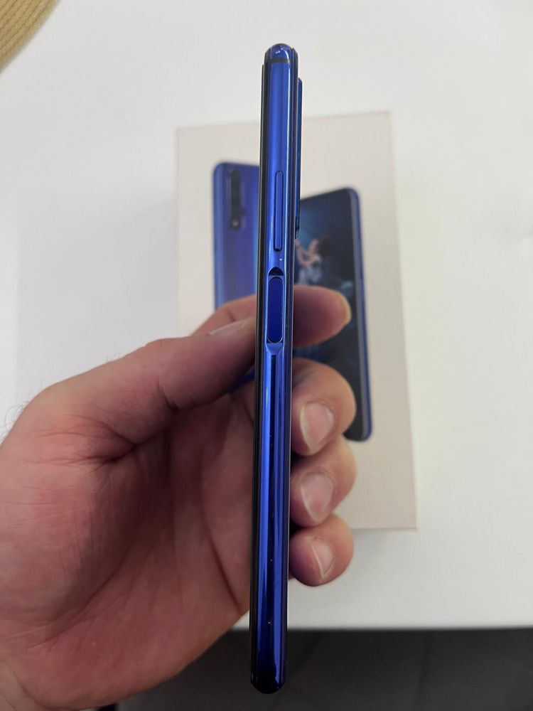 Продавам Honor 20