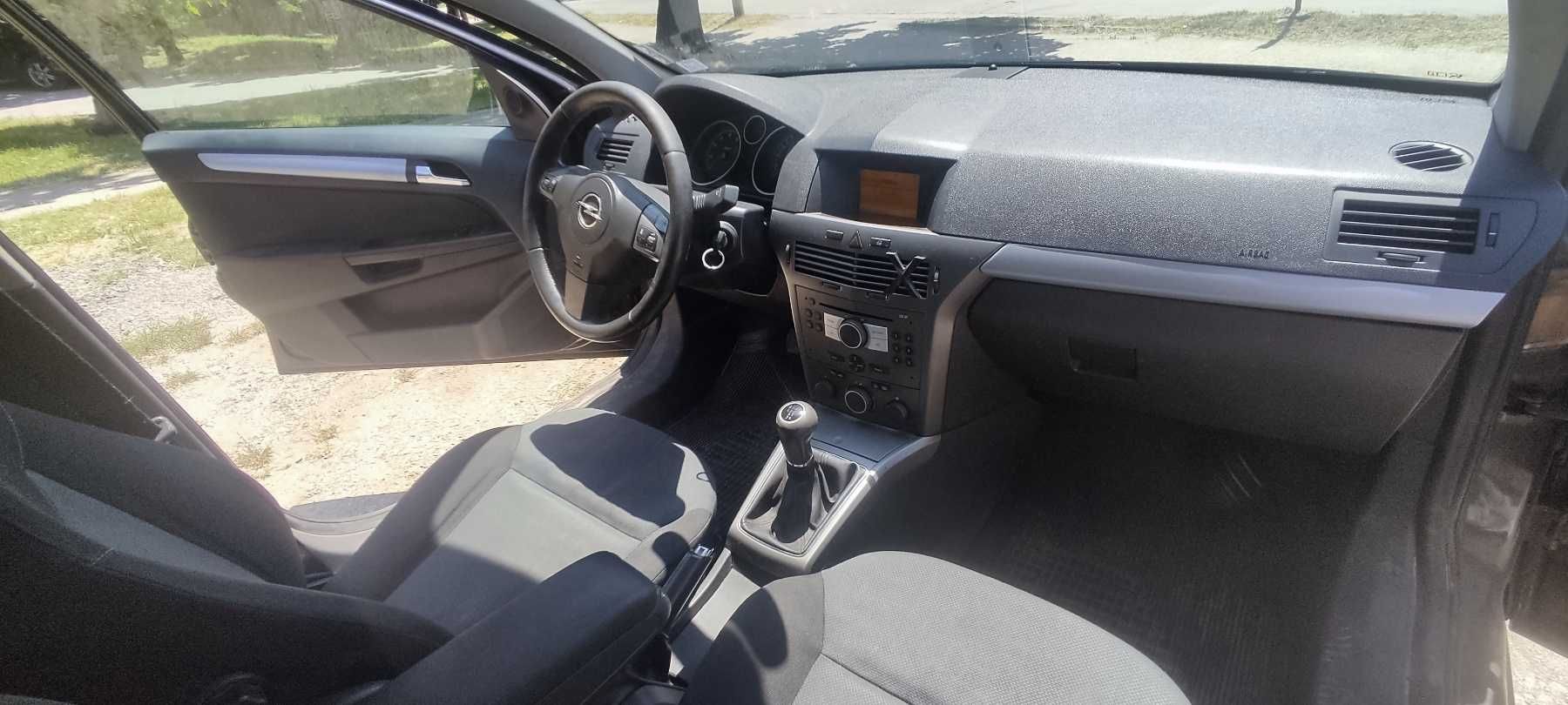 Продавам Опел ASTRA H