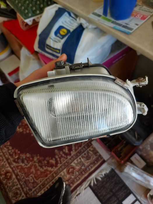 Халогени за мерцедес w210 нямат счупено два броя