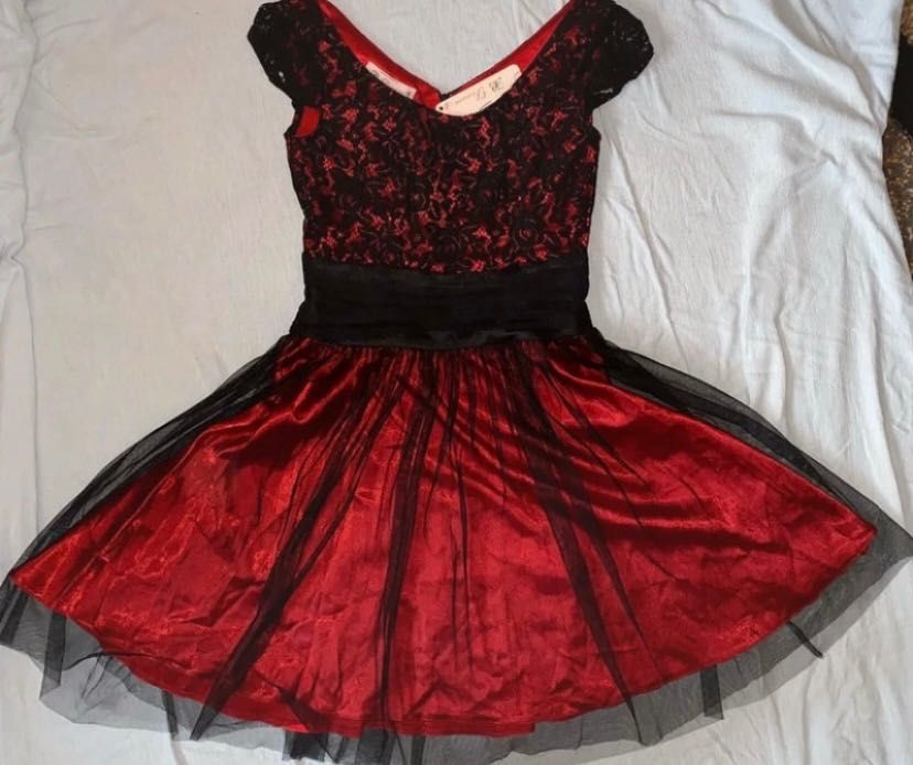 Rochie banchet elegantă cu tulle