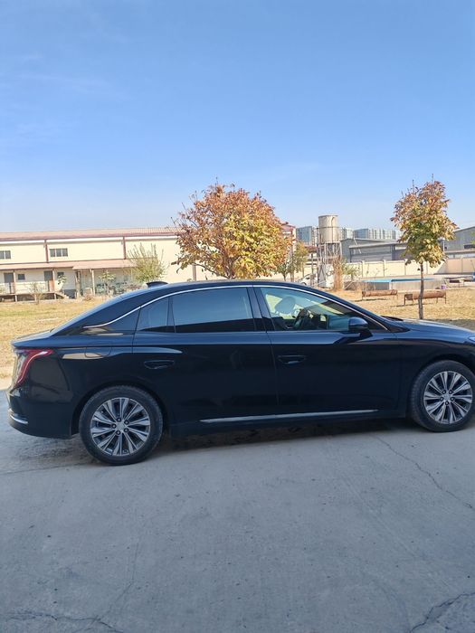 Hongqi Eqm-5 2025 yil