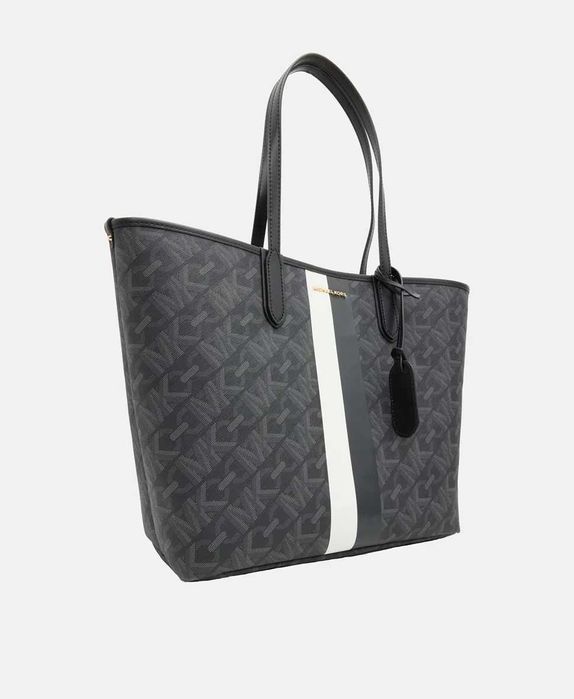 Продавам черна чанта Michael Kors тип Shopper