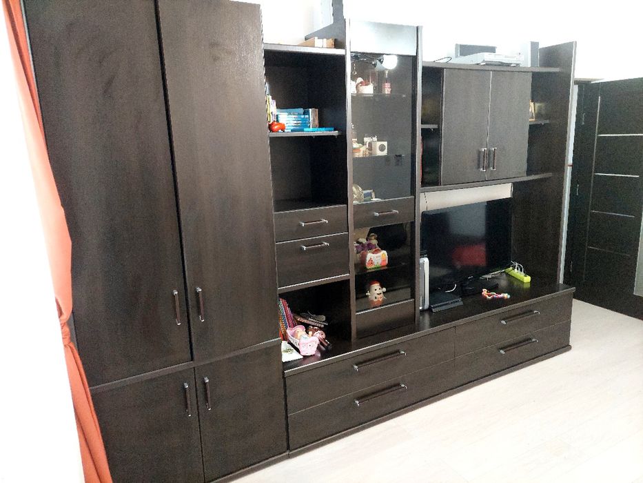 Mobilă living culoare venghe