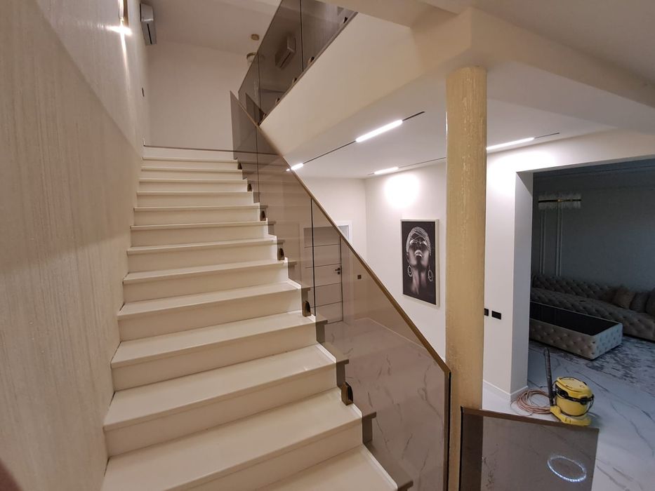 Balustrada sticla interioară și exterioară