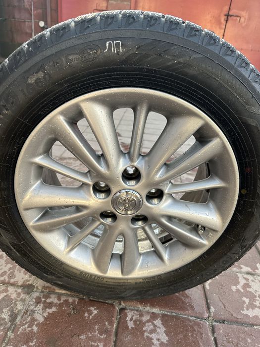 Продаю Зимние шины Bridgestone Ice Cruiser 7000S, 215/60/16