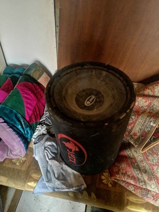Продам саб без усилителья