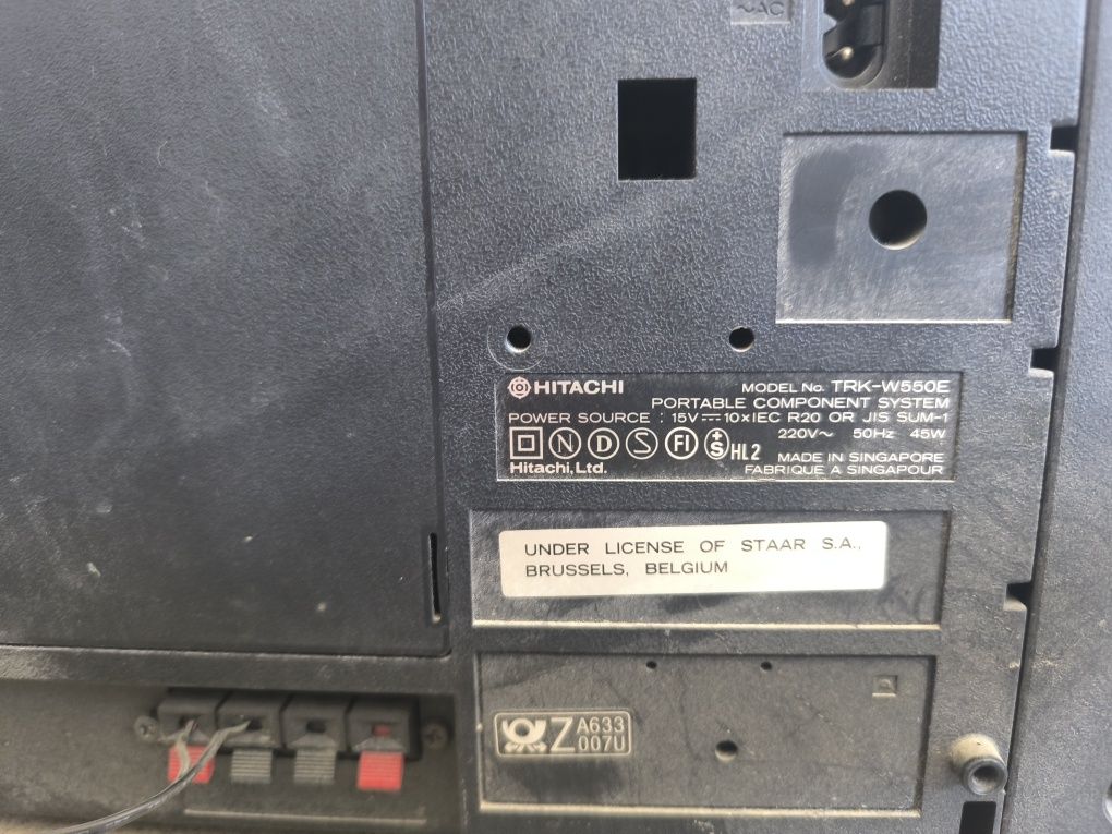Продавам двукасетъчен касетофон Hitachi