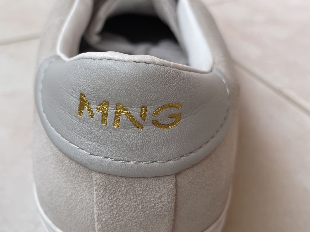 Велурени кецове Mango