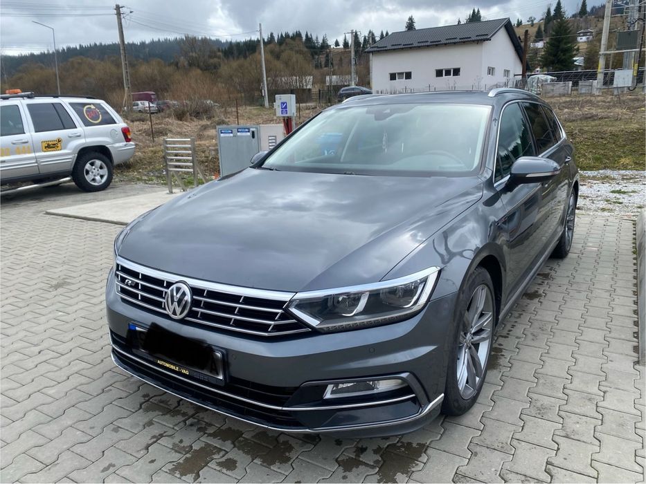 Volkswagen Passat Model R-line, 240 CP, are atașat cârlig remorcare în reprezentanta