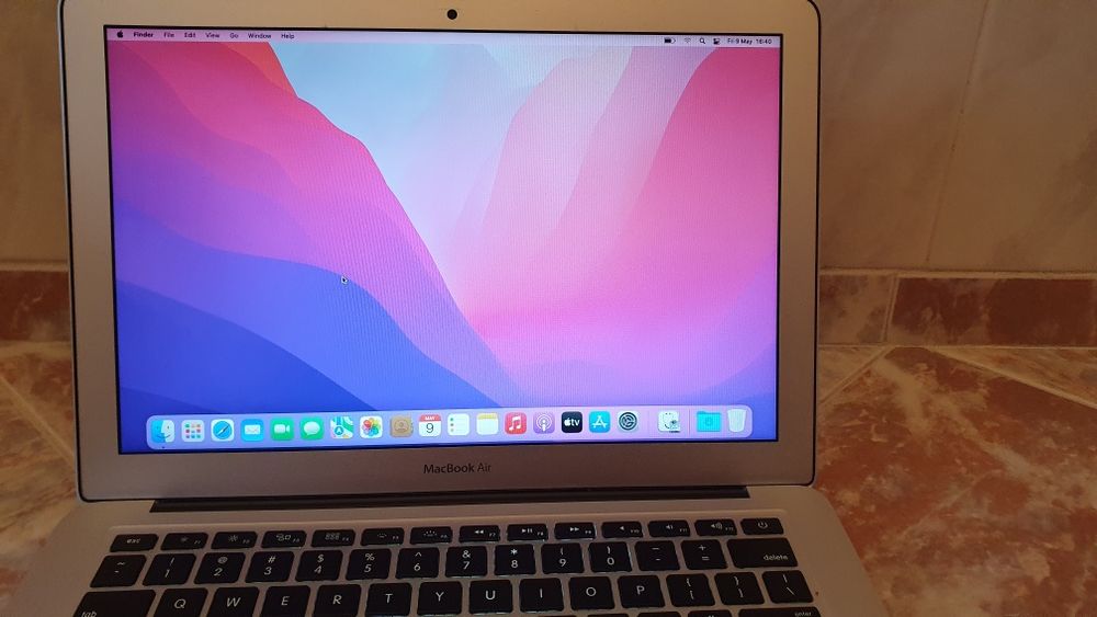 Apple MacBook Air 1.8GHz  i5 -/13 -inch/A1466 - 2012