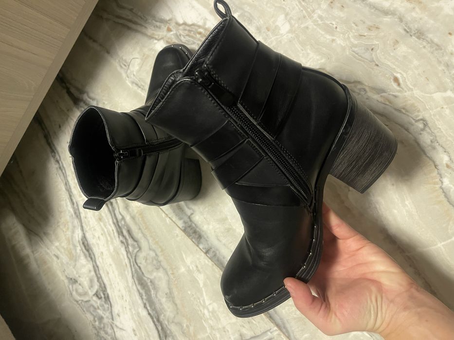 Ghete negre pentru toamna