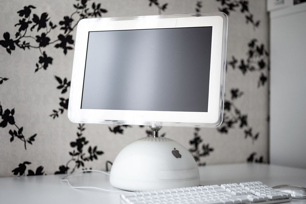 Apple iMac G4 17” The Lamp
