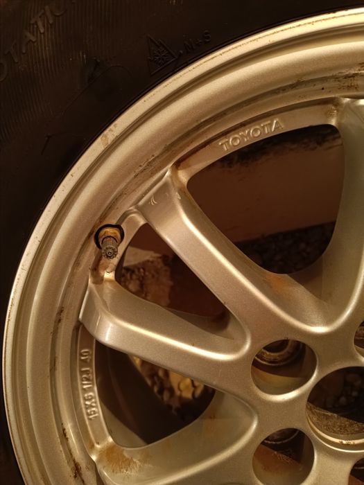 Janta aluminiu originale pe 15 Toyota+cauciucuri Michelin