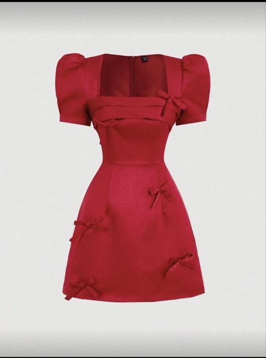 Сатенена червена рокля