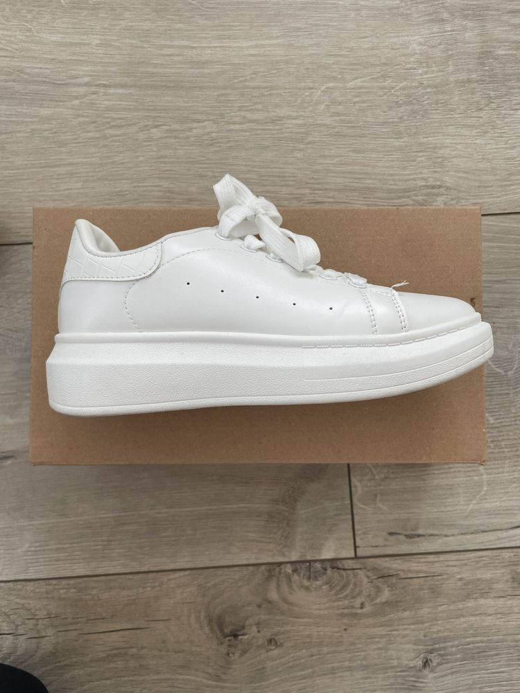 Sneakersi albi , adidasi, pantofi sport albi