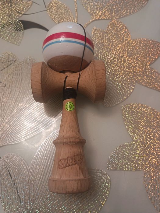 Vând urgent kendama swests prime