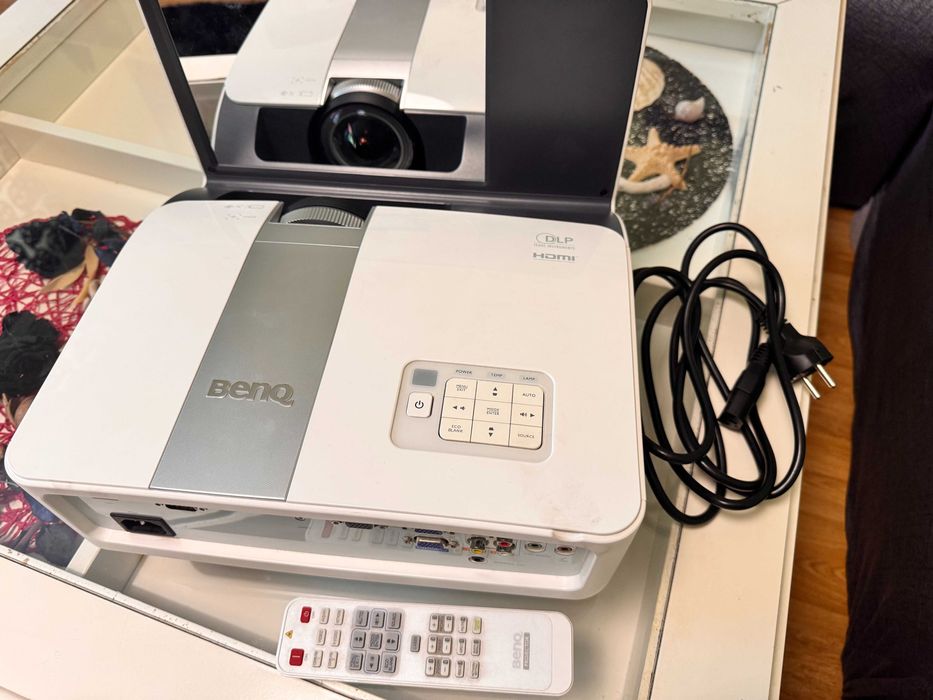 Мулдимедиен проектор BenQ MW843UST