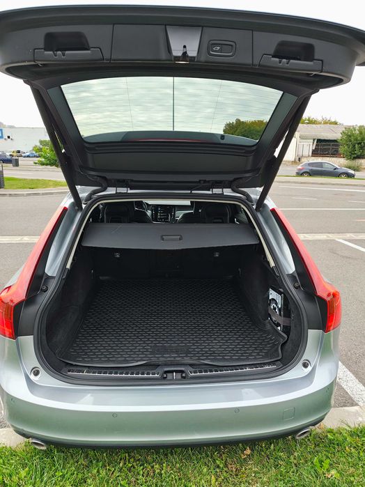 Volvo V90 D4 Momentum