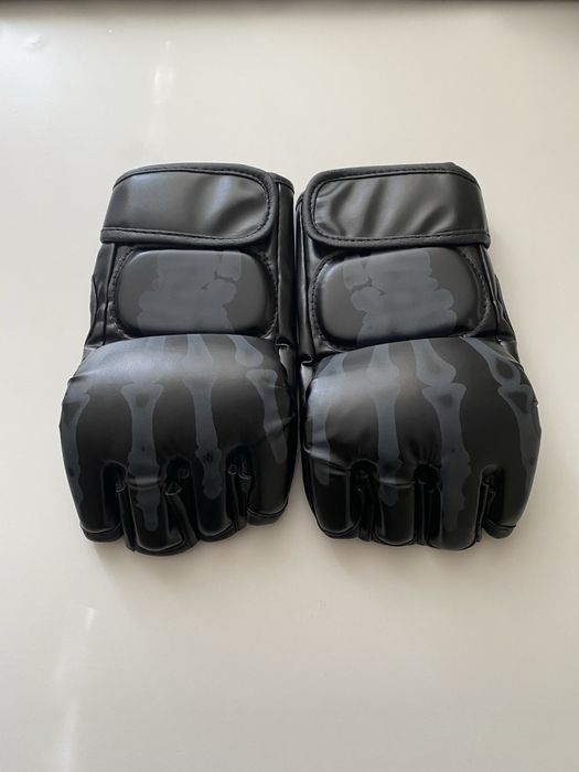 ММА ръкавици.