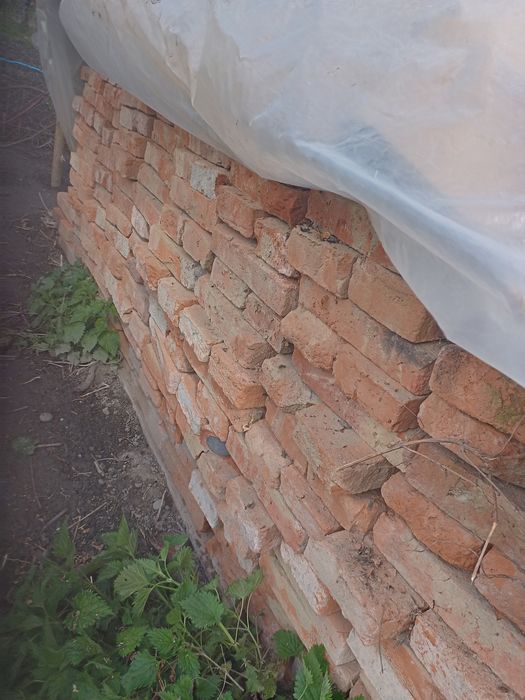 Vînd caramida foarte buna