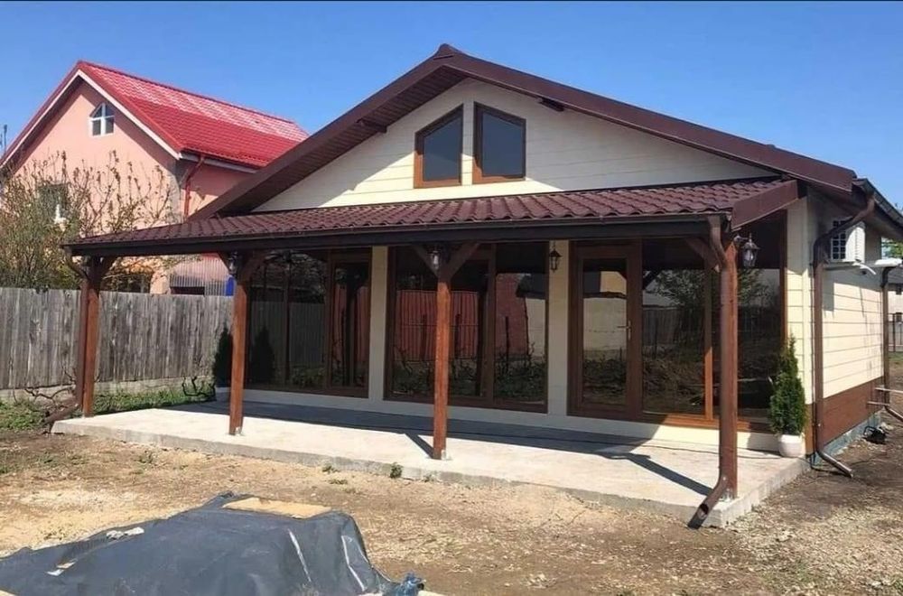 Case din panouri sandwich pe structură metalică