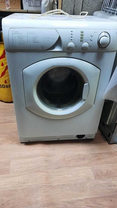 продам стиральную машину Аристон
