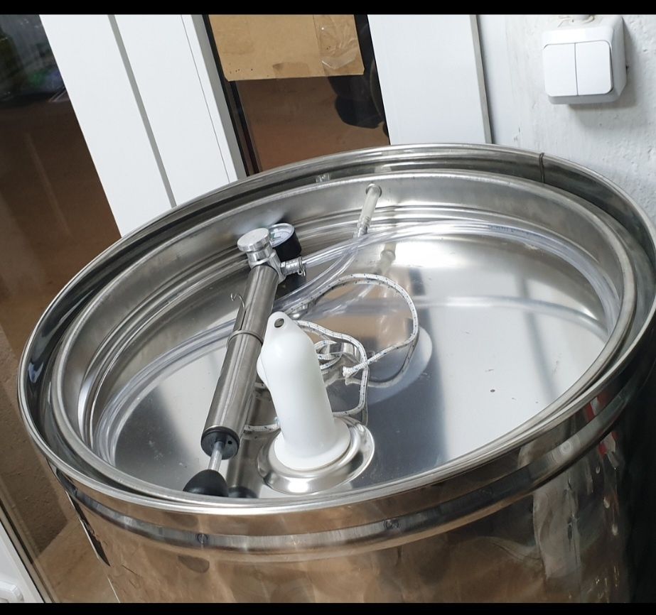 Butoi/ Cisternă/Recipient/ Vas Inox 150 litri capac flotant pneumatic