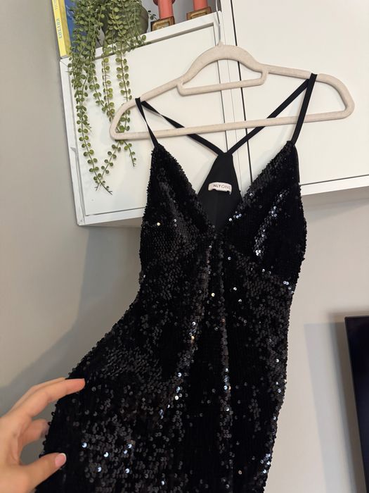 Къса черна рокля с пайети Nly One