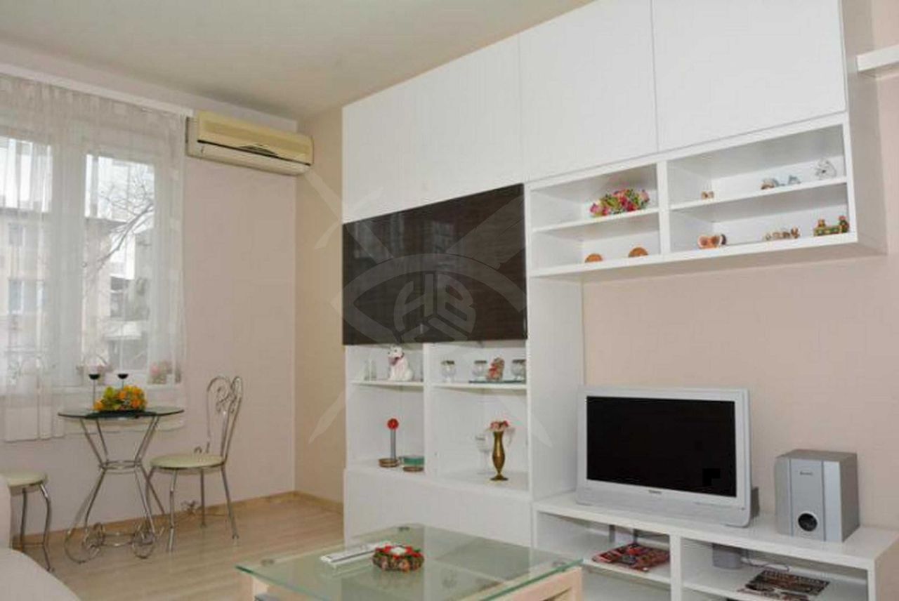 Продава се Етаж от къща в Варна, ВИНС - 147 кв.м за 1939 €/кв.м - Снимка #2
