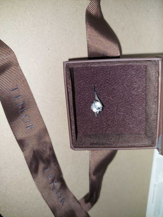 Inel din argint cu piatra in cutie TEILOR cu panglici pentru fundita