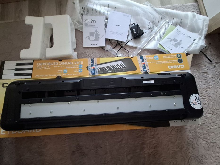 Синтезатор- CASIO CTK-240