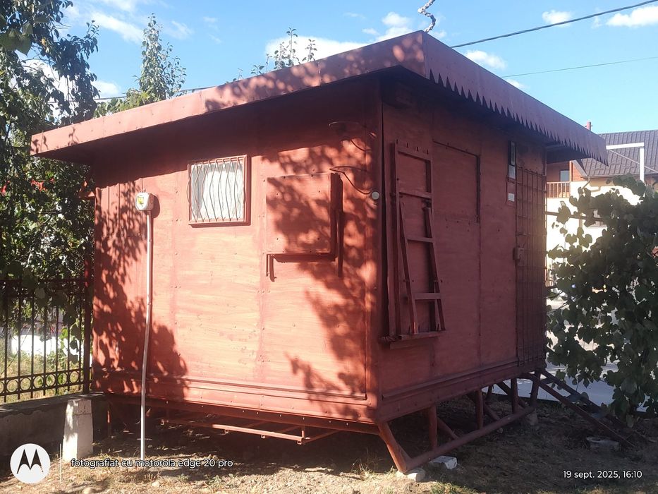 Vând baracă metalică