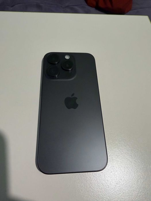 Iphone 15 PRO 256 stare foarte buna de functionare husa guess folie