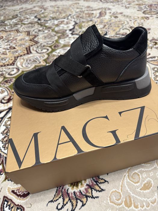 Кроссовки из натуральной кожи