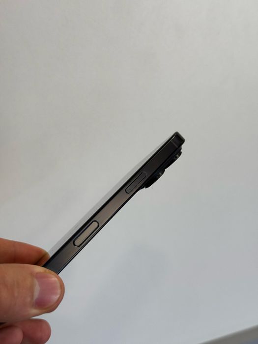 Продавам iPhone 16 PRO 98 цикъла