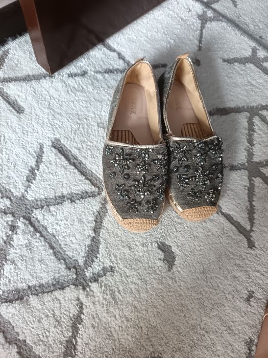 Оёк кейимлар сотилади