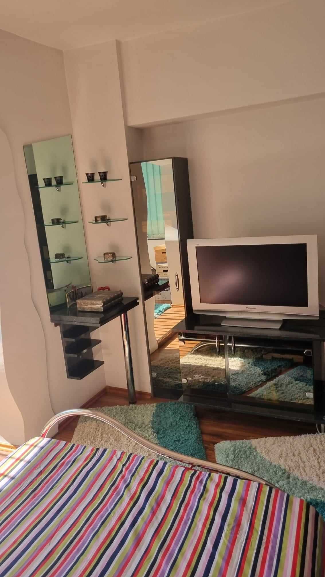 Apartament cu 3 camere Piata Centrala