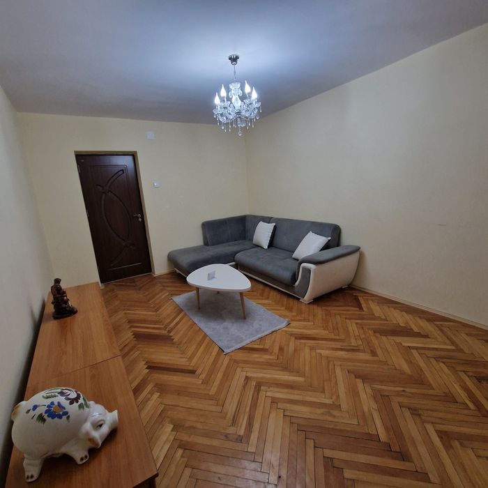 Inchiriez apartament 3 camere decomandate cu centrala proprie
