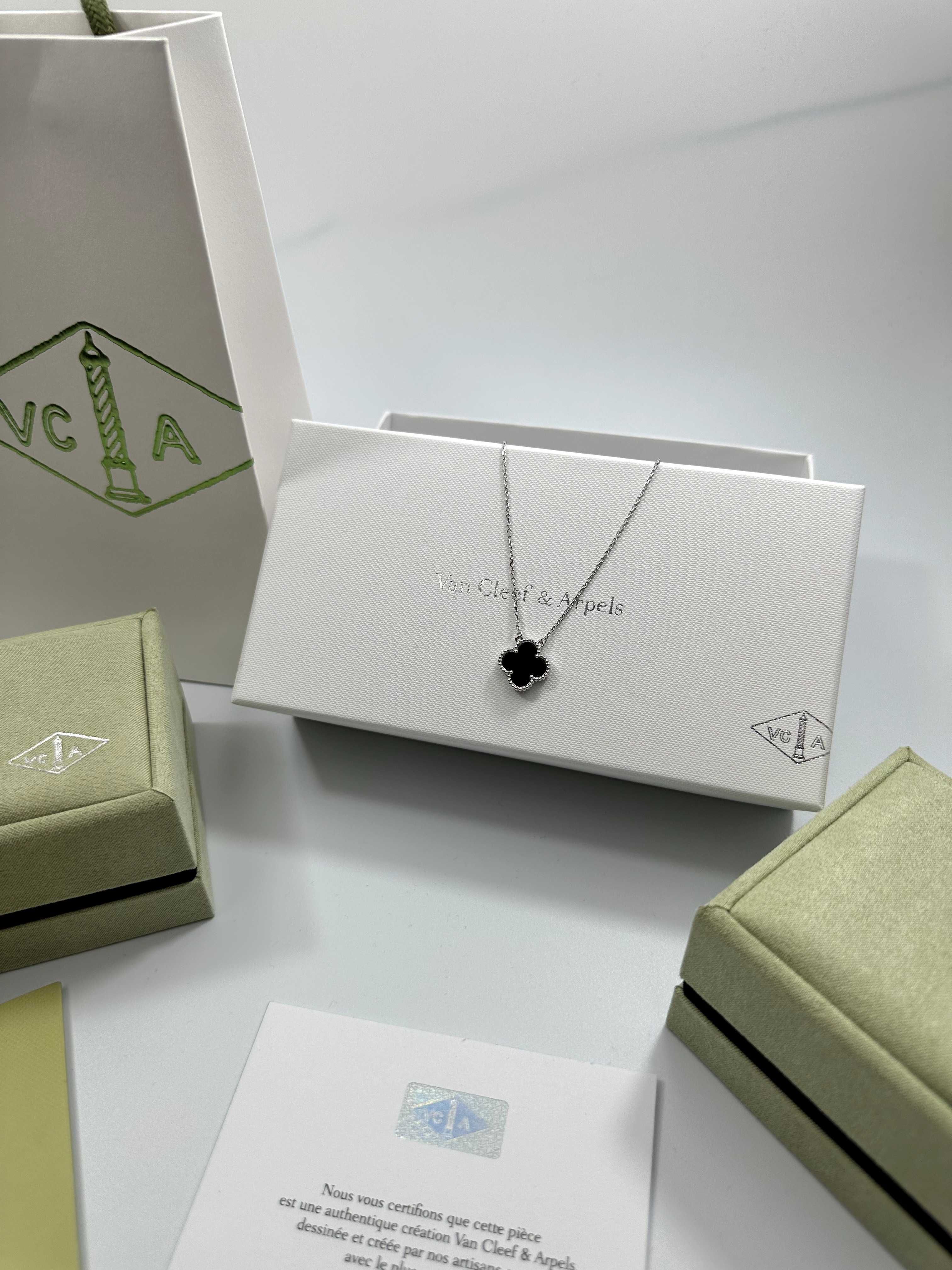 Colier Van Cleef & Arpels Aur Alb 750 Onyx