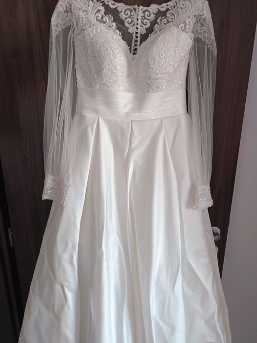 Rochie de mireasa nou nouță
