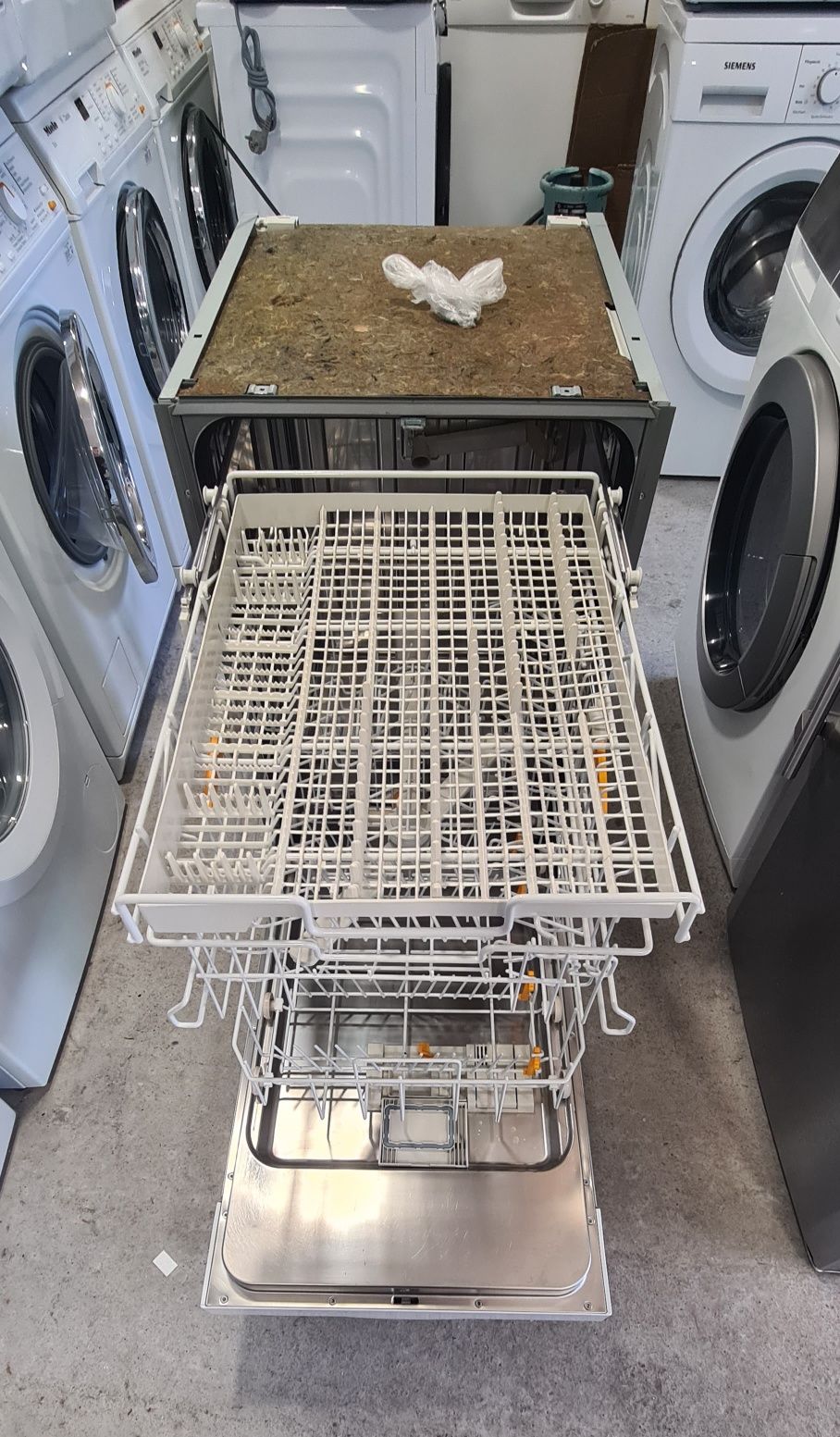 Съдомиялна за вграждане 45см  MIELE  1202 SCi