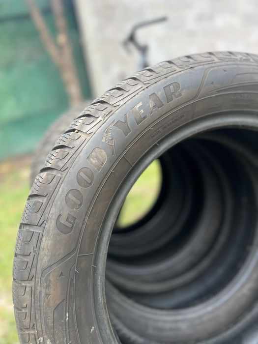 225/60/18 GoodYear зимни гуми
