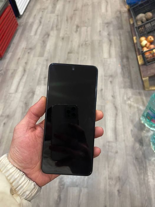 Realme c55.

Xotira: 8×256.

Rangi: Qora

Ishlagan vaqti: 2 o