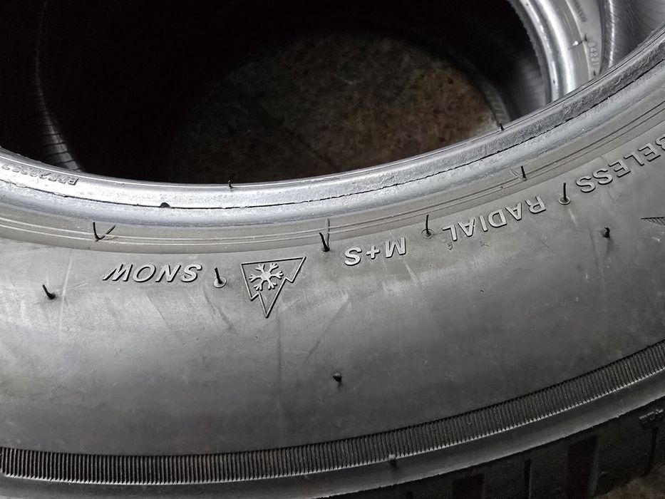 Bridgestone 215/55 R17 98V MS iarnă