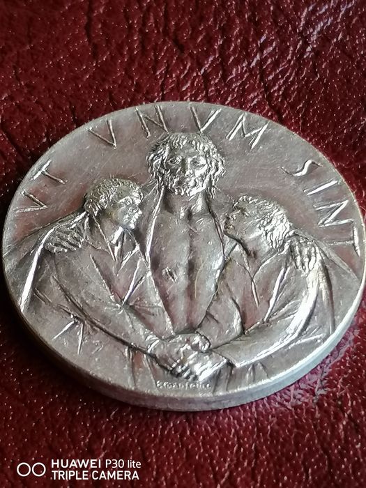 Красив плакет от Ватикана!