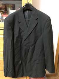 Vand costum Gianfranco Ferre,negru cu dungulite,100% lana,marimea 56.